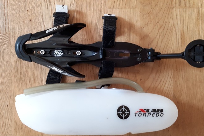 Trinksystem XLABS Torpedo Versa 500 + Halterung für Garmin 1030