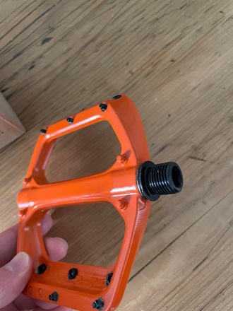 Spank Flat Pedal Orange NEU