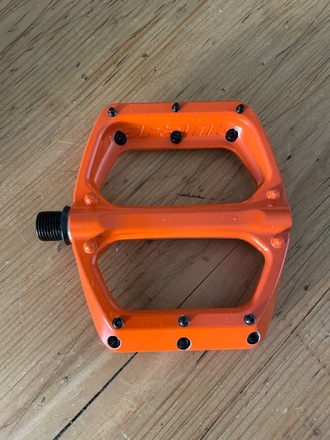 Spank Flat Pedal Orange NEU