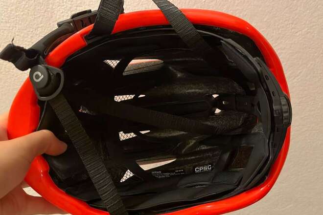 Casque de vélo et lunettes de vélo