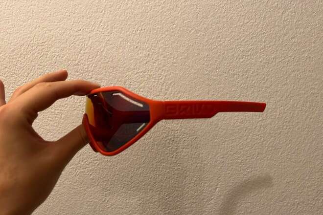 Casque de vélo et lunettes de vélo