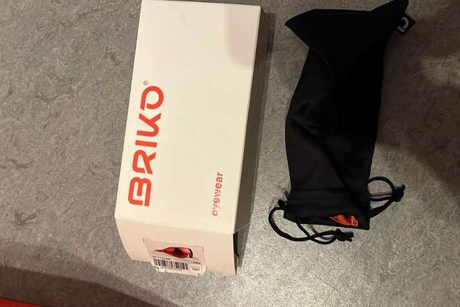 Casque de vélo et lunettes de vélo