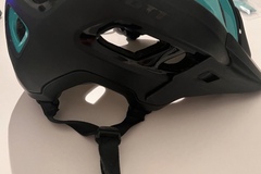 verkaufen: Scott Helm mit neuen Pads & MIPS 